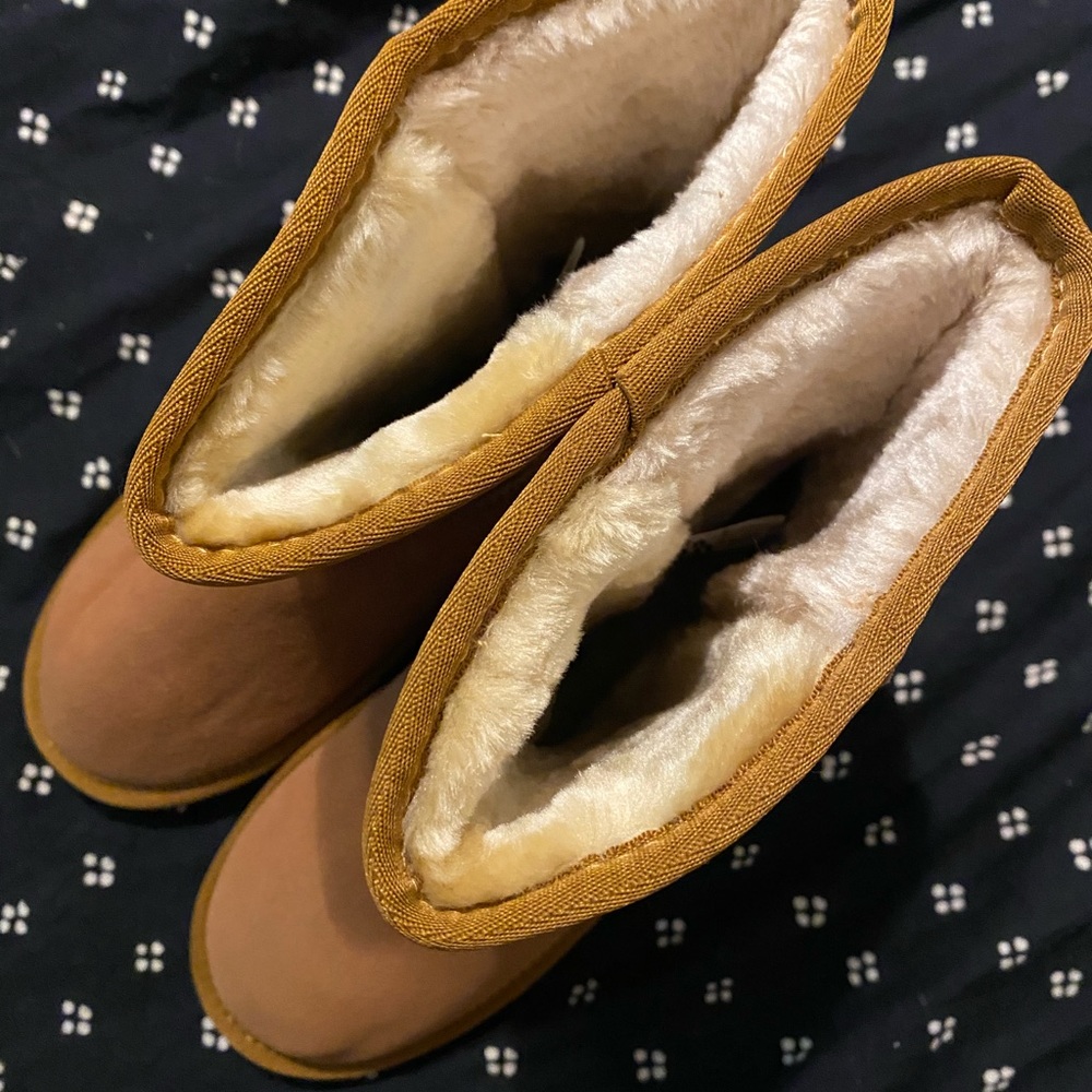 Uggs - Picture 2 of 2